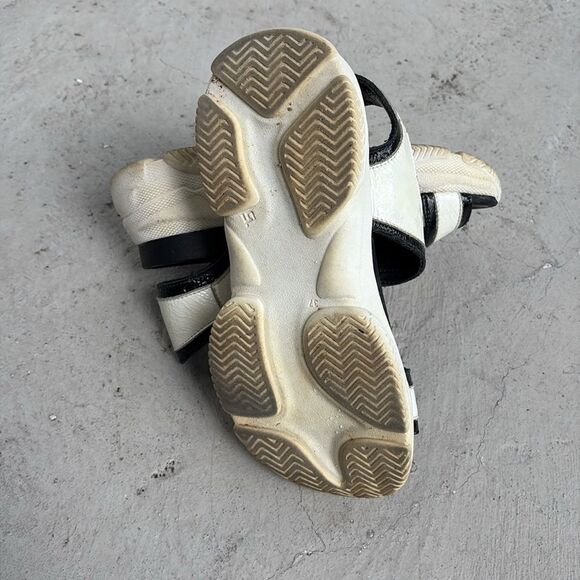 Petrichor sandals - Picture 6 of 10